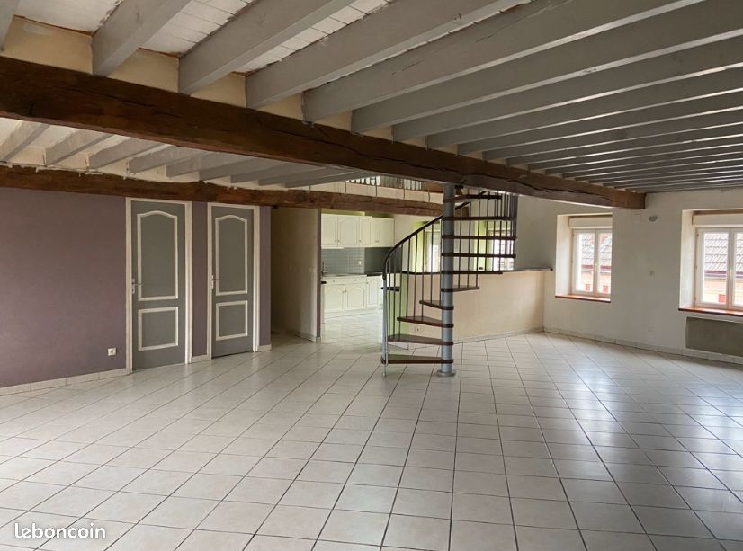Appartement 6 pièces 130 m² · à Fère-Champenoise · 130 m² · 700 €/mois