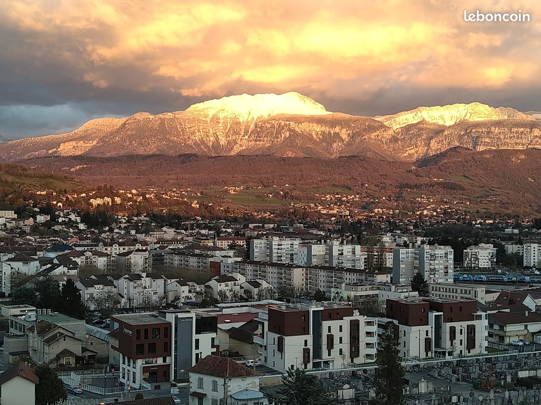 Appartement 4 pièces 82 m² · à Voiron · 82 m² · 186 000 €