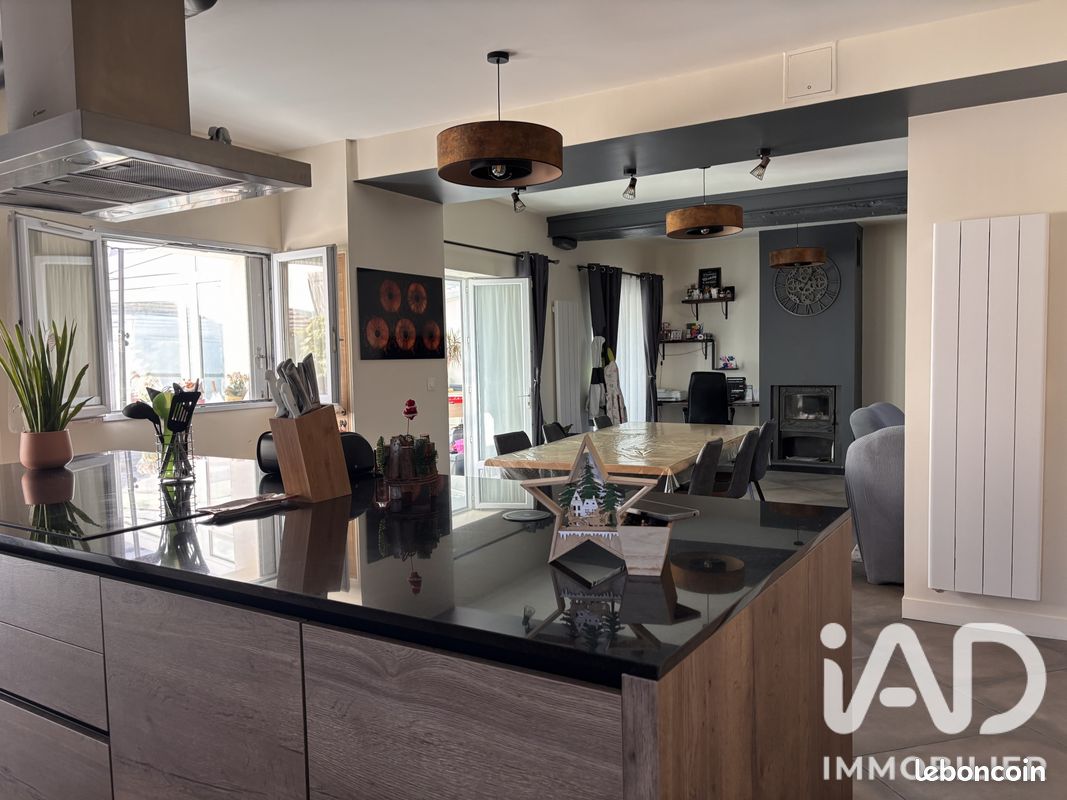 Maison 7 pièces 154 m² · à Le Pin · 154 m² · 450 000 €