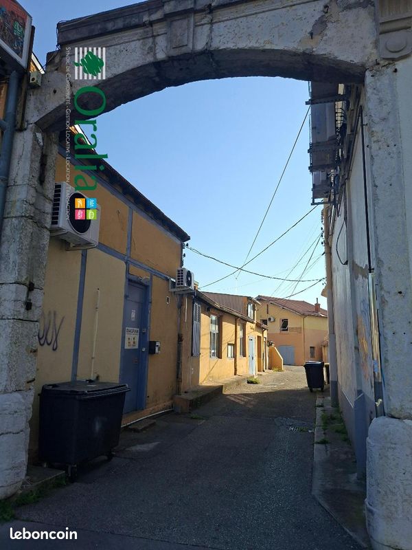 Parking 28 m² · à Lyon · 28 m² · 220 €