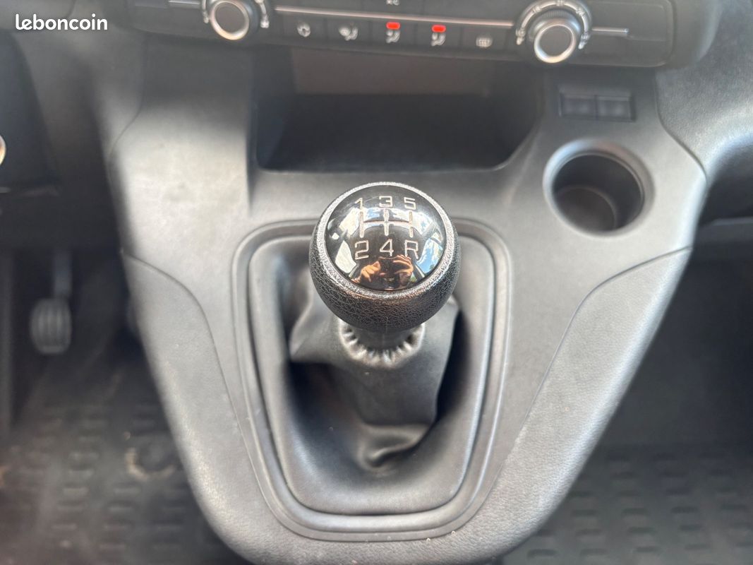 Citroën BERLINGO FOURGON XL 2021 Cabine Approfondie 1.5 BlueHDi 102 cv SUIVI COMPLET {TVA RECUPERABLE - GPS - CARPLAY} (image 32)
