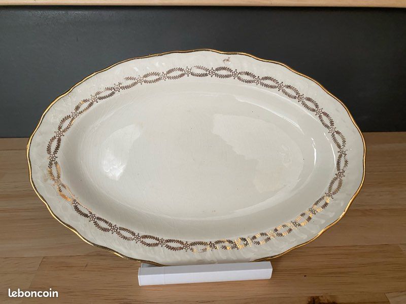 Plat de présentation en porcelaine blanche bordure dorée - 34,5 cm