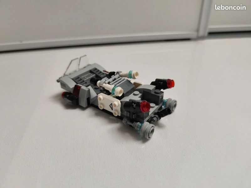 Lego Star Wars - Pack de combat le Speeder de transport du Premier Ordre (image 1)