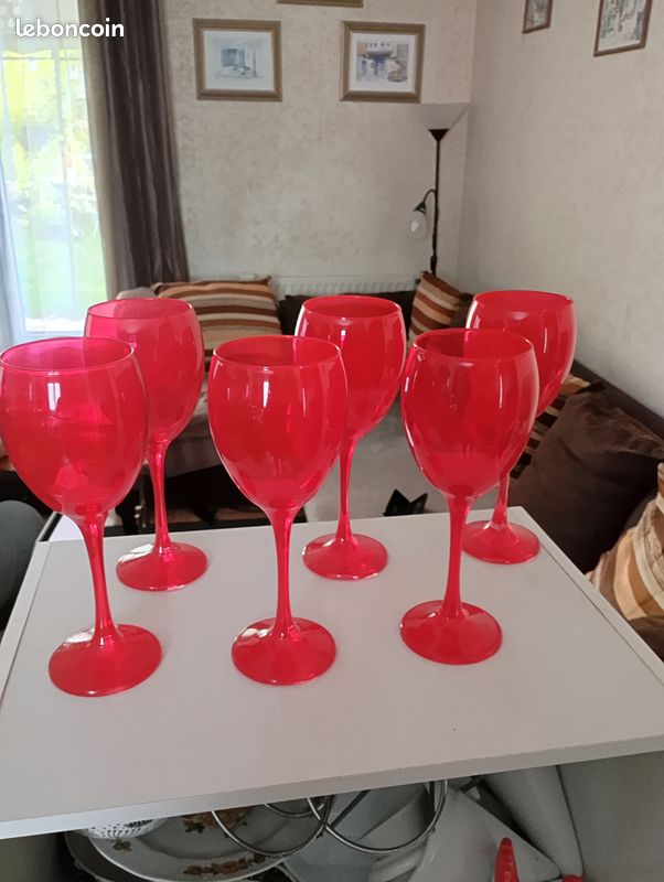 Arts De La Table - Lot De 4 Verres à Vin En Verre De Couleur Rouge - Arts De La Table