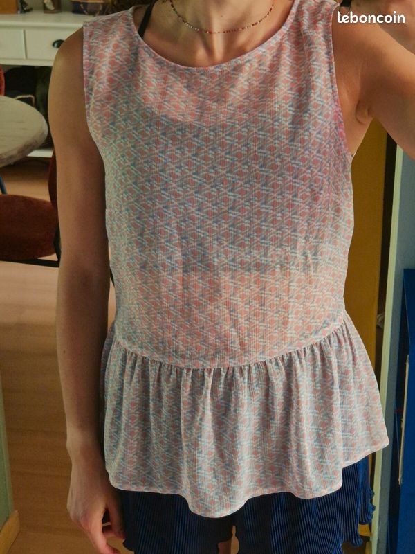 Top Peplum Etam sans manche à volant en transparence (image 3)