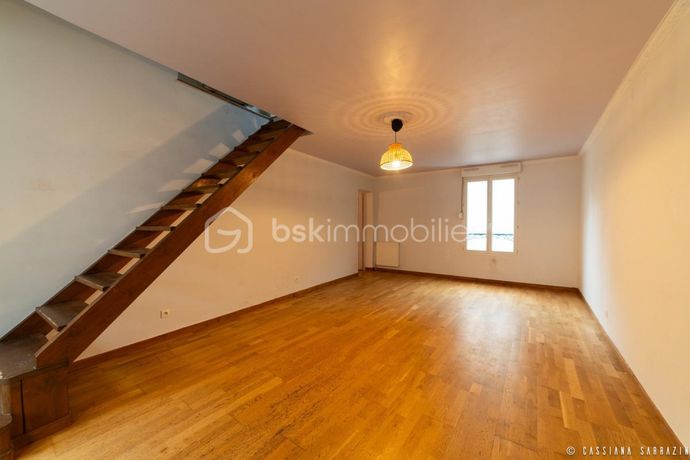 Maison a vendre  - 10 pièce(s) - 187 m2 - Surfyn