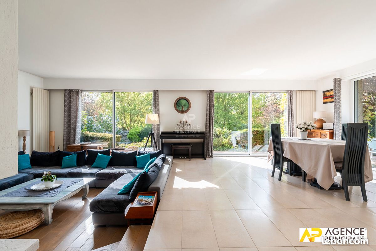 Maison 7 pièces 163 m² · à Le Mesnil-le-Roi · 163 m² · 1 080 000 €
