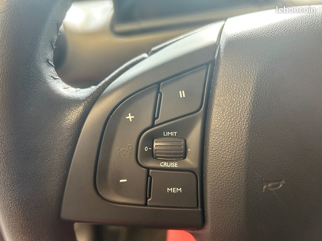 CITROEN C4 CACTUS BlueHDi 100 cv Shine - Caméra de recul / Carplay/Android auto - Garantie (image 17)