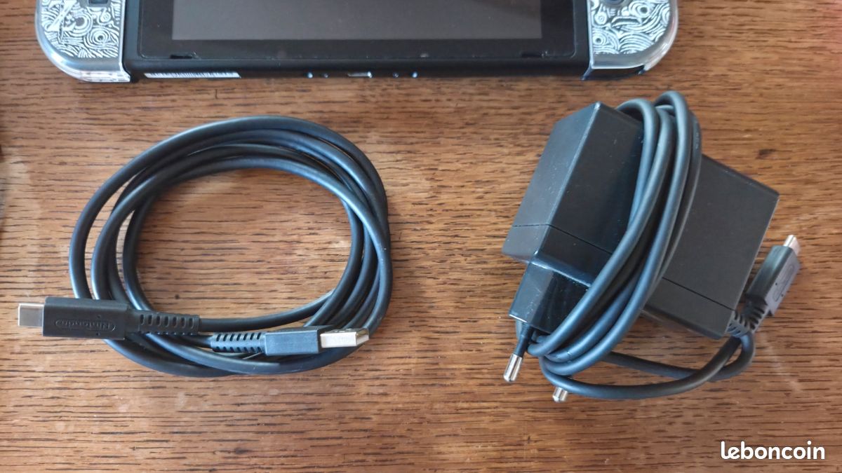 Lot Nintendo Switch avec joycons, housse et protection Zelda, dock, jeu et cables (image 11)