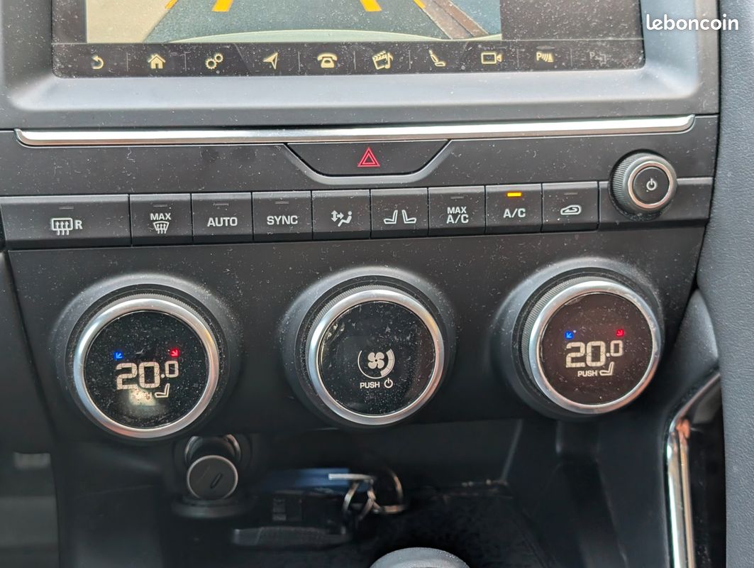 JAGUAR E-PACE 2.0 200CV HSE AWD - ENTRETIEN JAGUAR EXCLUSIF - CAMERA - ATTELAGE - ZERO DEFAUT - GARANTIe (image 25)