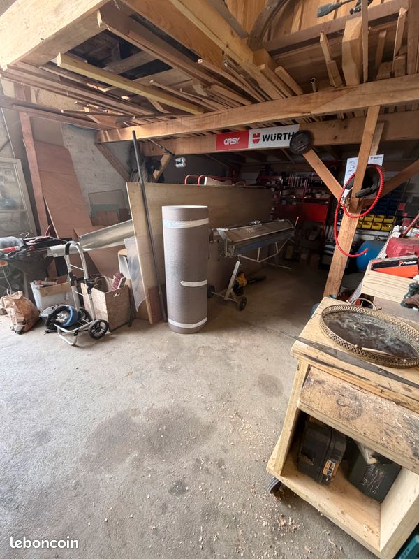 Local commercial 3 pièces 150 m² · à Targon · 150 m² · 10 000 €