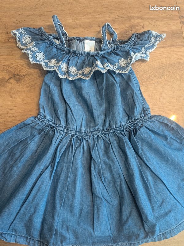 Robe casual Palomino (C&A) de la taille 7 ans de seconde main Robe casual Palomino (C&A) de la taille 7 ans de seconde main