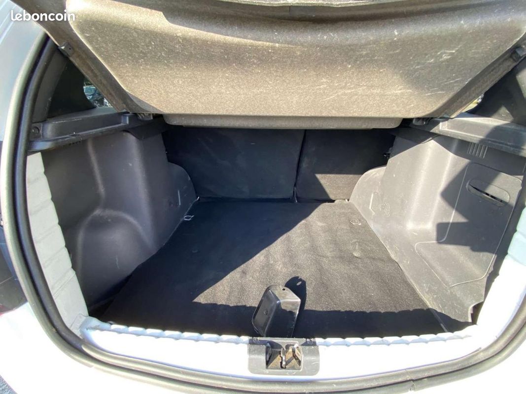 DACIA DUSTER 1.5 dCi - 110 - BV EDC PRESTIGE + ATTELAGE + Caméra (image 17)