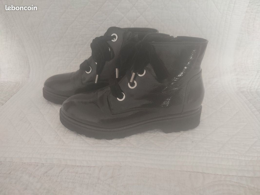 Bottines ou boots verni(e)s noires Liberto Chaussures