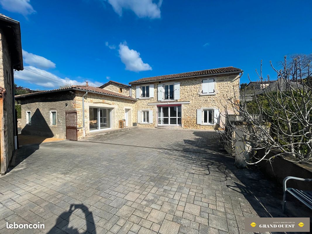 Maison 6 pièces 215 m² · à Lozanne · 215 m² · 830 000 €