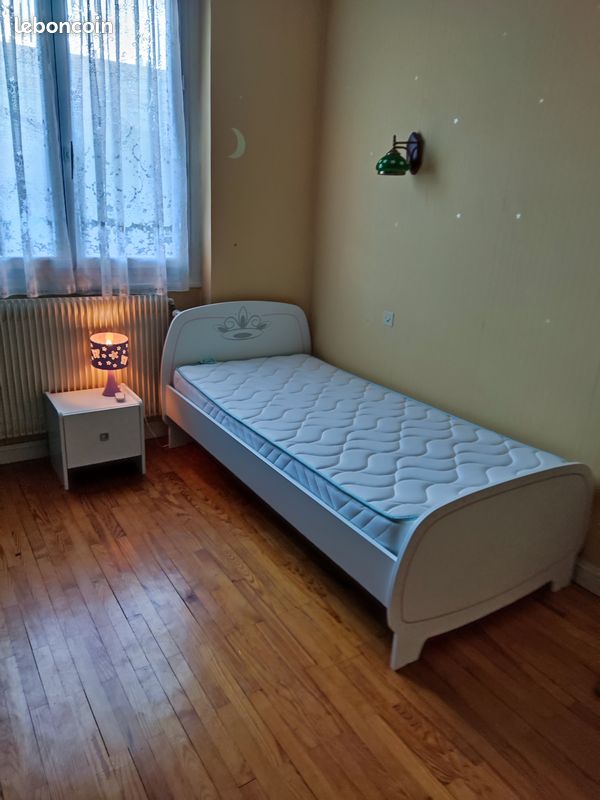 Lit+sommier+matelas+chevet (image 1)