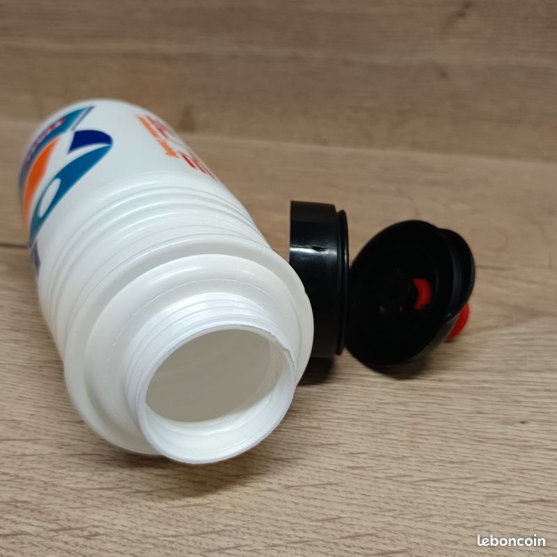 Lot De 2 Anciens Bidons Vélo Cyclisme - St Yorre & Tacx - Bouygues Telecom