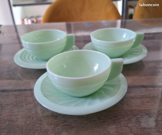 Tasse Et Sous-tasse Verre Opaline Vert Amande Dulcine - Style Art Déco, Occasion Bon état