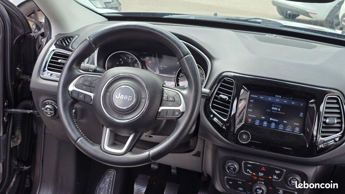 Jeep Compass Limited FWD (image 40)