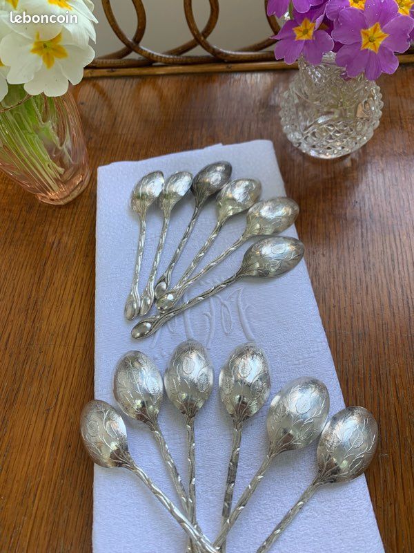 9 anciennes petites cuillères en metal argenté poinconné style LXV
