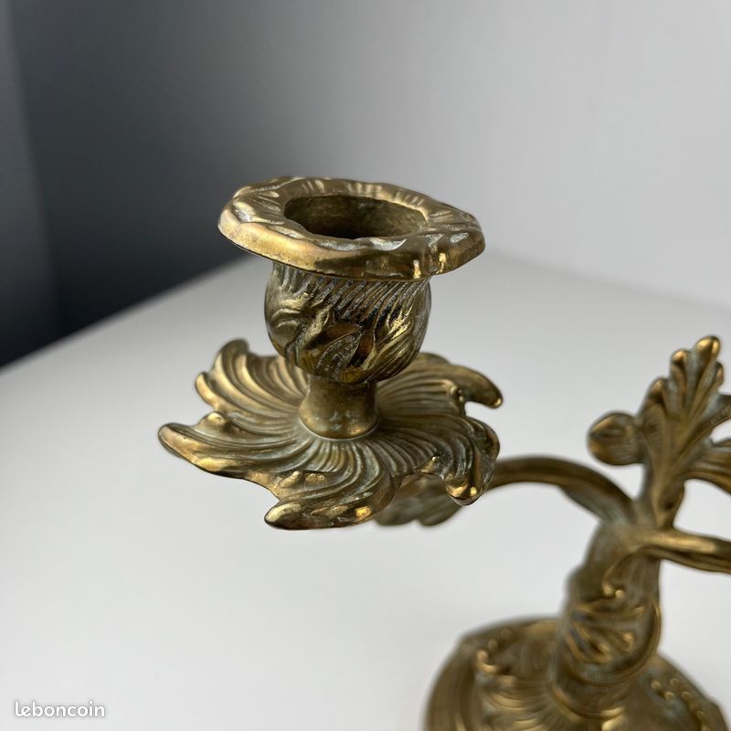 Paire de bougeoirs en laiton doré à deux bras – Style Louis XV rococo , Début XXè (image 10)