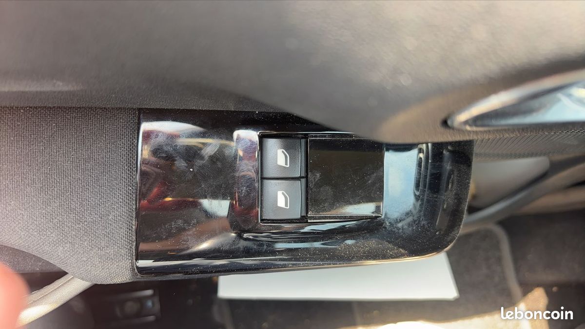 Citroën C3 III 1.2 PureTech 110 Shine (image 24)