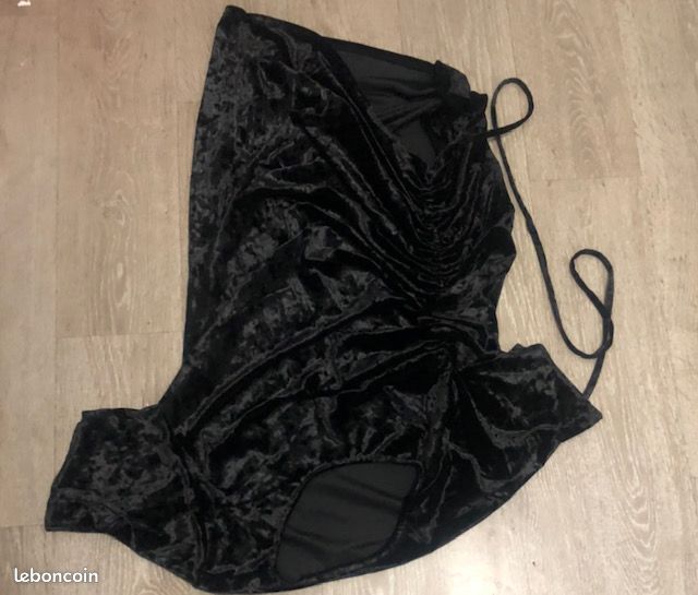 Robe courte velour noire taille 46 (image 6)