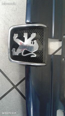 Brade calandre de peugeot 406 phase 1 tbe (image 2)