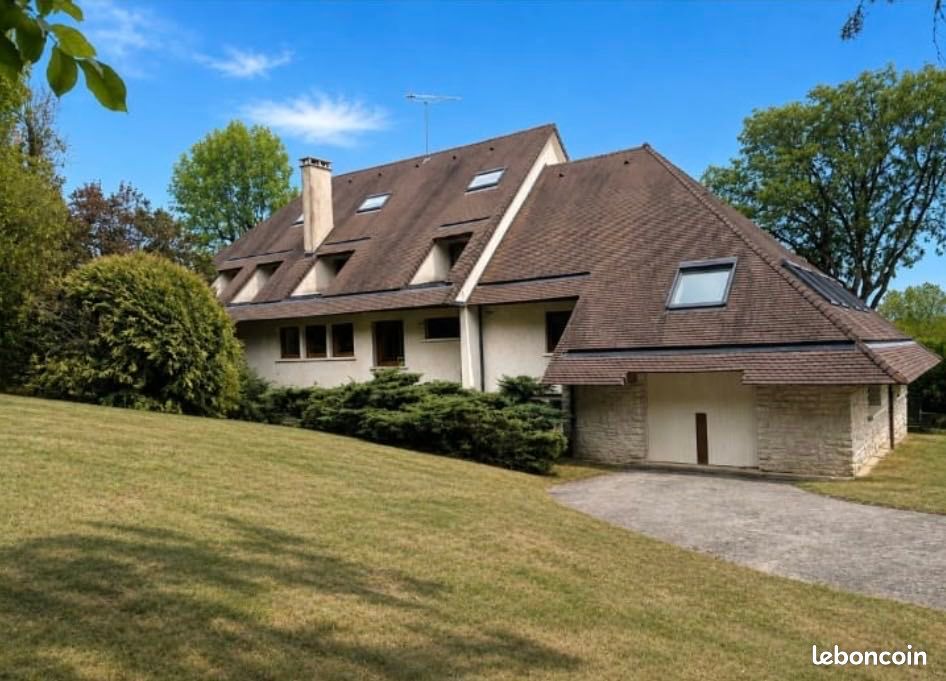 Maison 14 pièces 385 m² · à Orgelet · 385 m² · 595 000 €