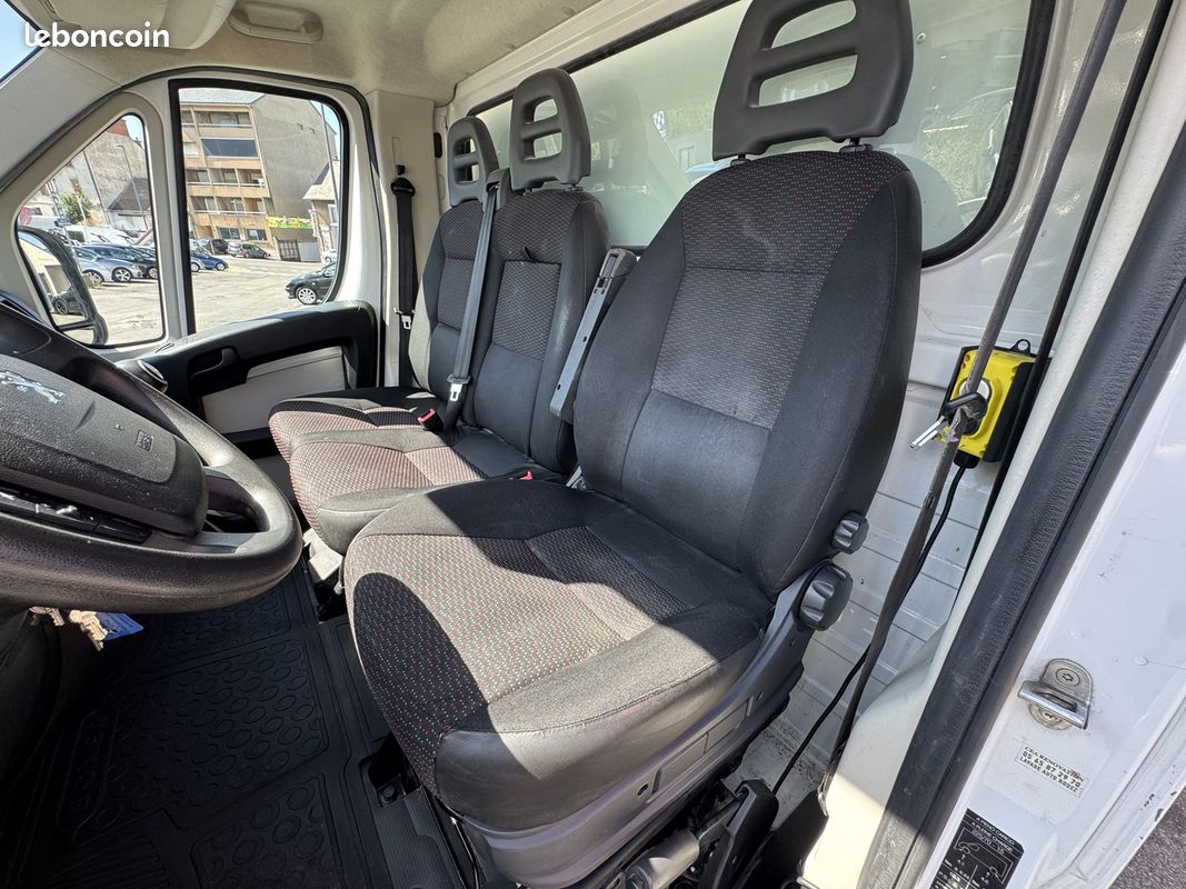 Peugeot BOXER FG 2.0 BLUEHDI 130CV 15 825 HT PLB AUTO (image 12)