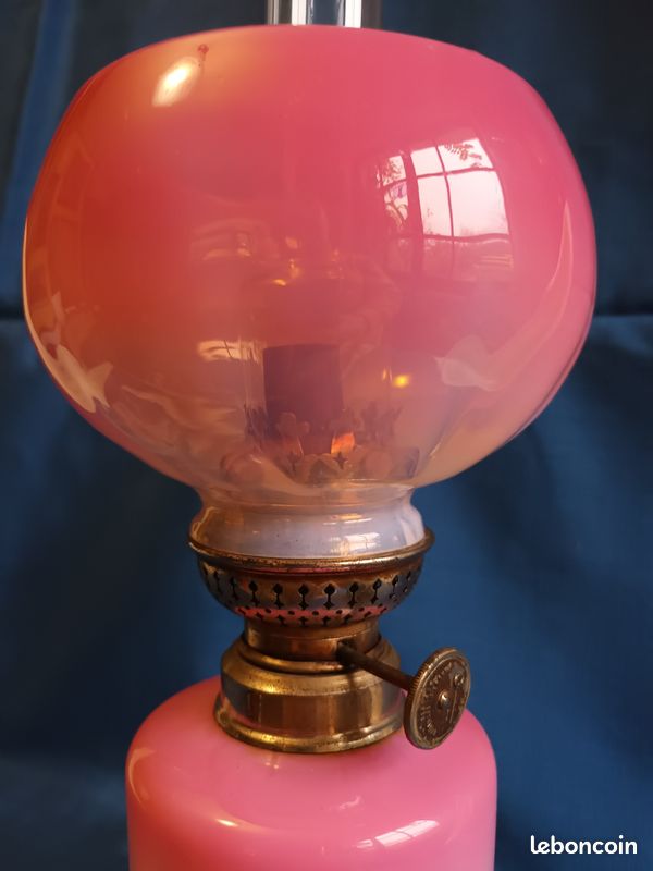 Rare ensemble lampe à pétrole et son globe en opaline rose – verre soufflé, côtes vénitiennes – XIXème (image 4)