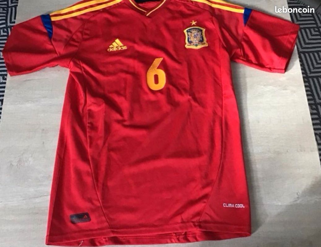 VINTAGE ADIDAS Maillot foot INIESTA (image 1)