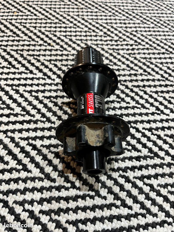 Moyeu Arrière DT Swiss 240S – 28 Trous, QR, 11v – VTT – Noir Alu