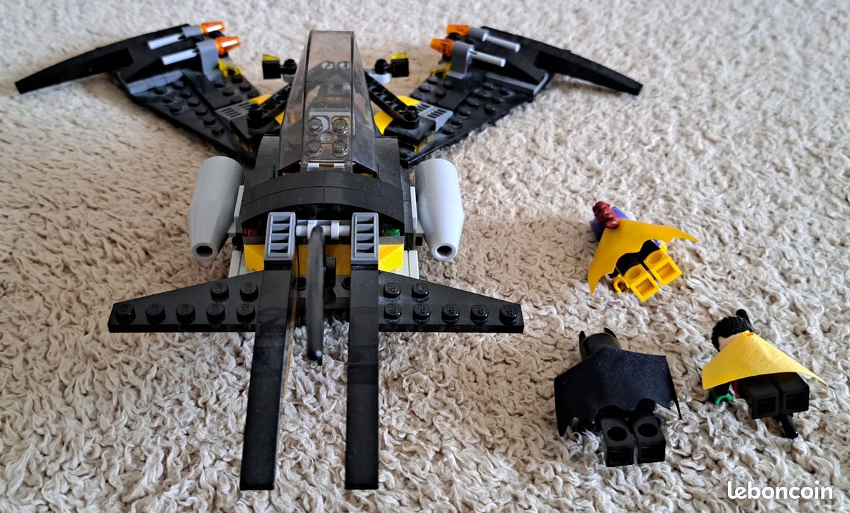Batwing du set Lego Super Heroes 76013 The Joker Steam Roller