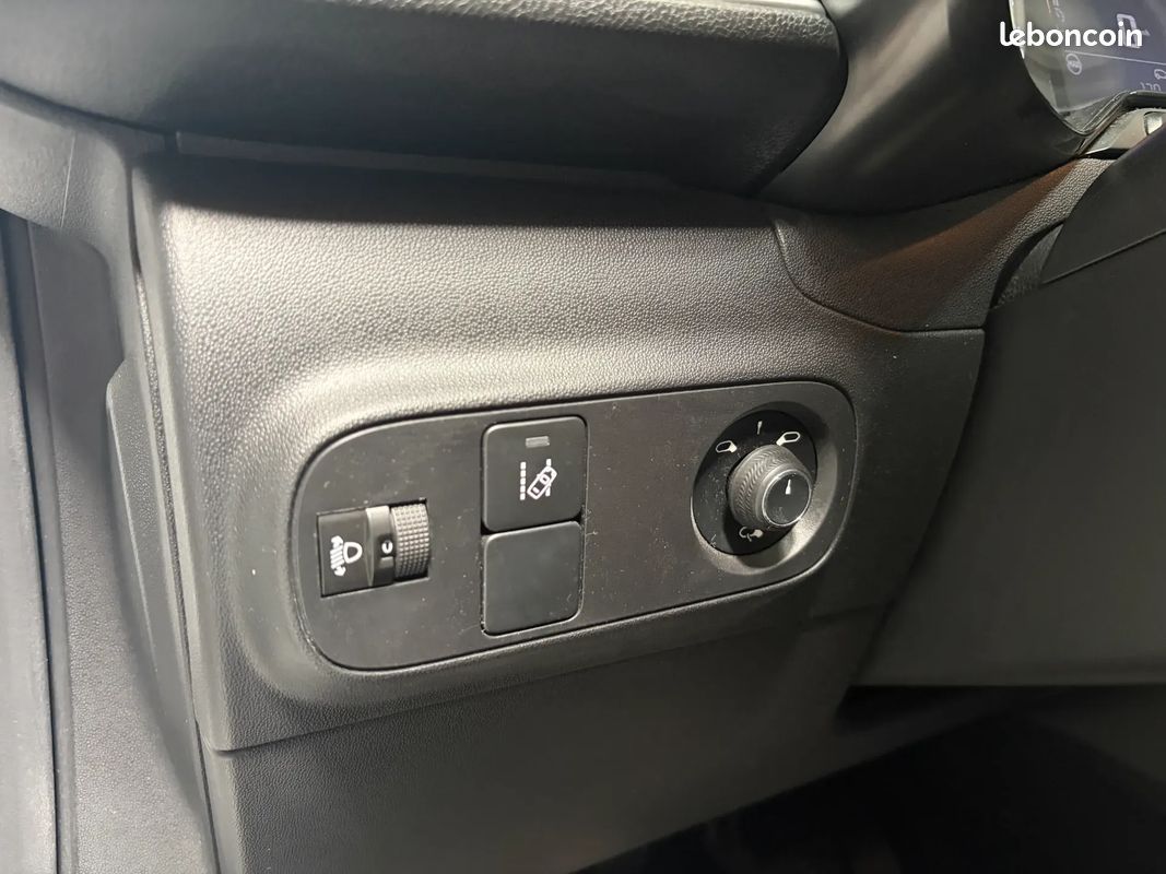 Citroen C3 Feel 82 ch - Origine France - Courroie effectuée - Radars de recul - GPS (image 18)