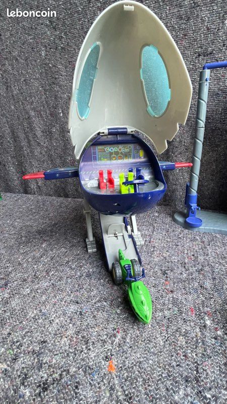 Grand Lot Pyjamasques Hasbro - QG, Fusée HQ, Camion, Véhicules et 12 Figurines (image 2)