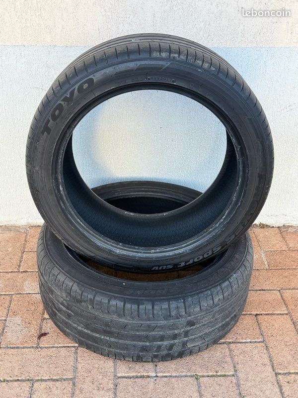 Pneumatiques 255/45R20 (image 1)