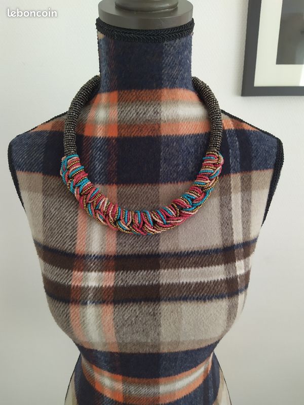 Collier multicolore en perles (image 3)