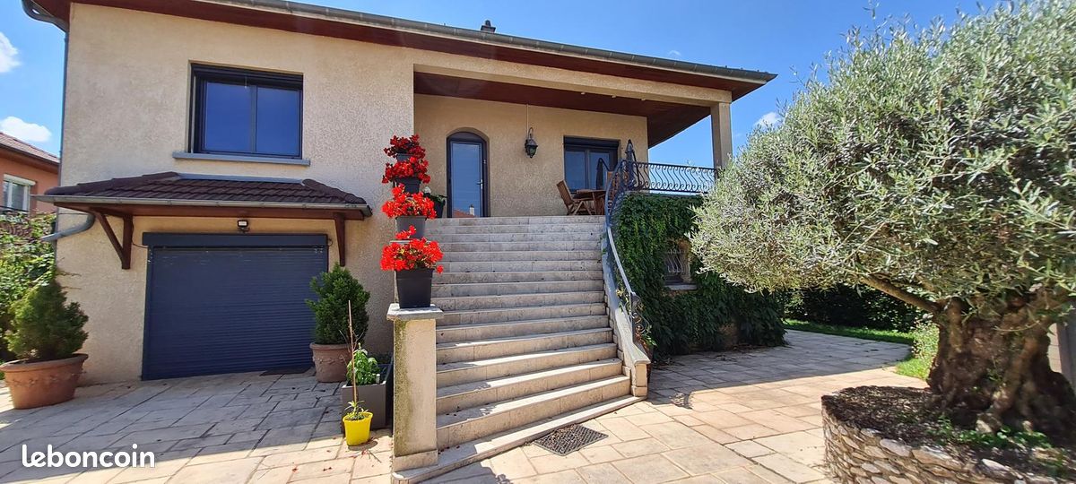 Maison 6 pièces 257 m² · à Saint-Pierre-de-Chandieu · 257 m² · 525 000 €
