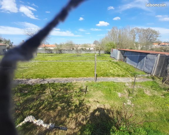 Terrain de 704 m² la bruffiere 85530