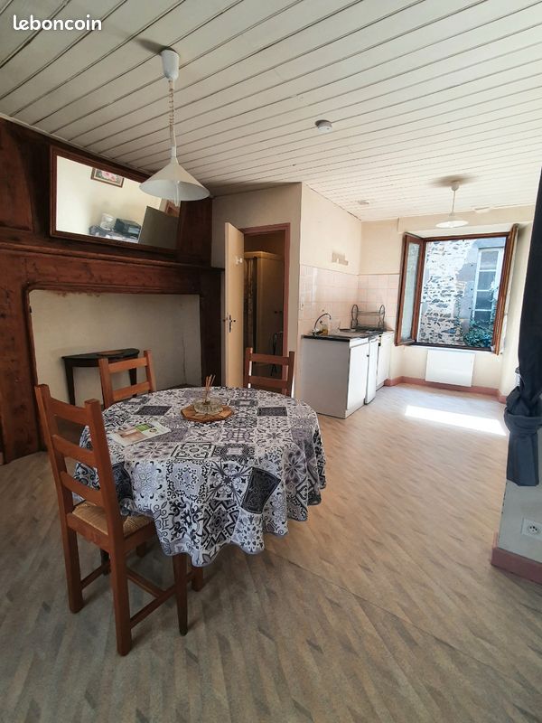 Appartement 1 pièce 25 m² · à Mauriac · 25 m² · 330 €/mois