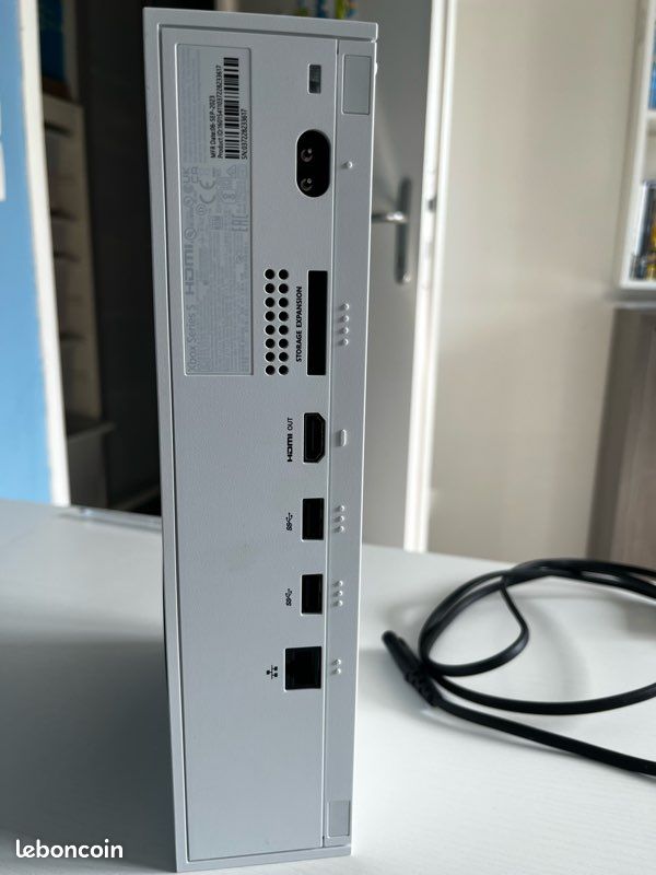 Xbox serie S avec manette et câble d’alimentation, état nickel (image 4)