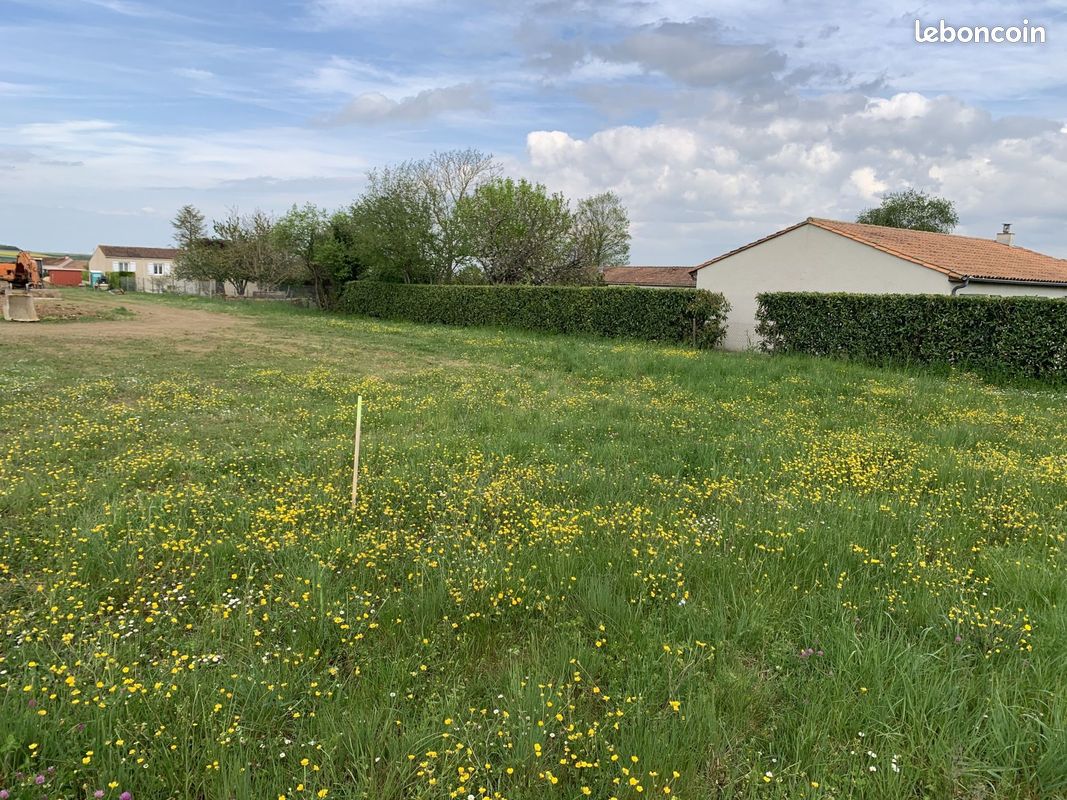 Terrain à bâtir de 479 m2 au prix de 32333 à MAZERAY (17) · 32 333 €