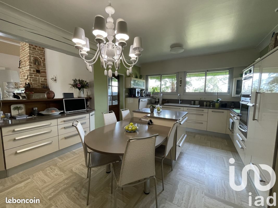 Propriété 7 pièces 274 m² - Horsarrieu 40700 (image principale 6)