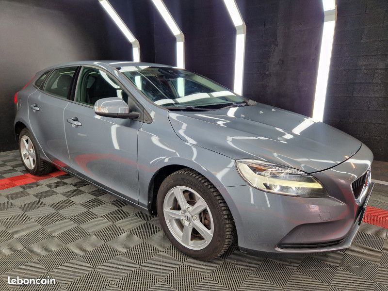 Volvo V40 D2 120CH BVA KINETIC * BLUETOOTH * XENON * RADAR (image 4)