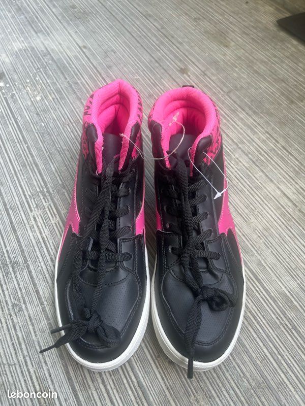 Une paire de baskets (image 1)