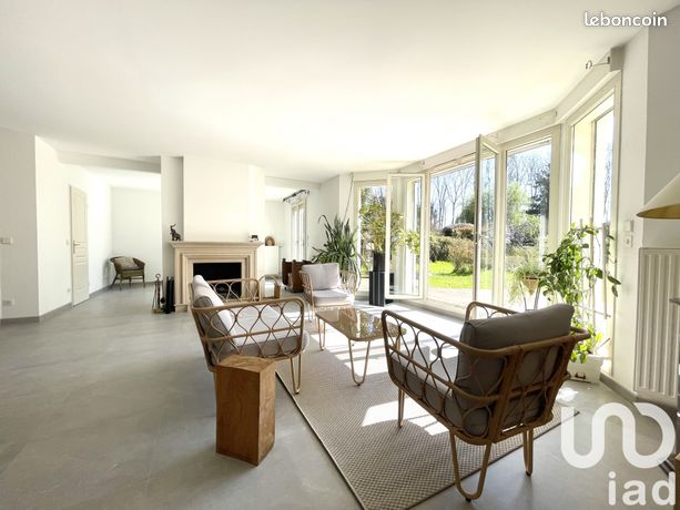 Maison 8 pièces 250 m²