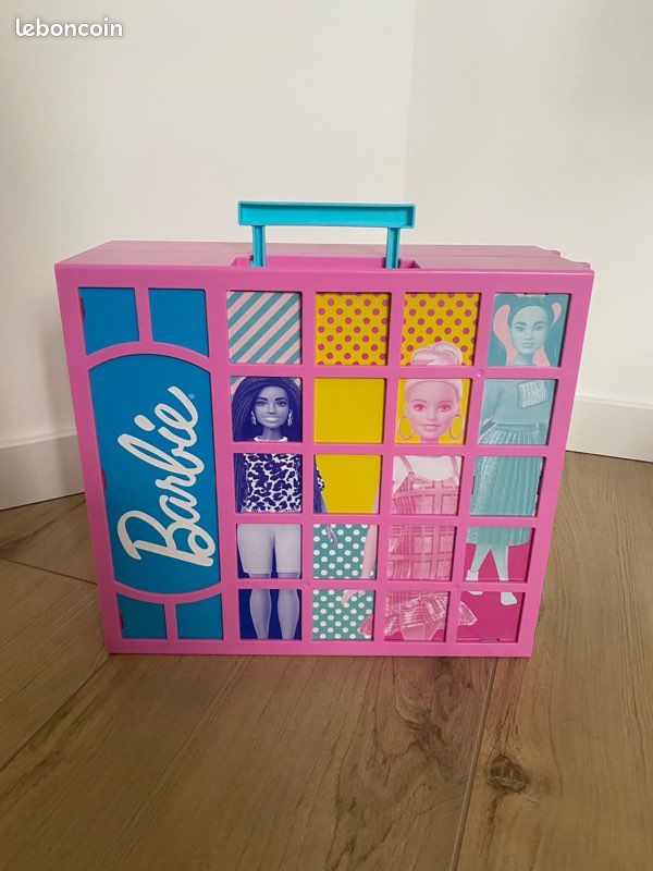 Dressing Barbie (image 5)