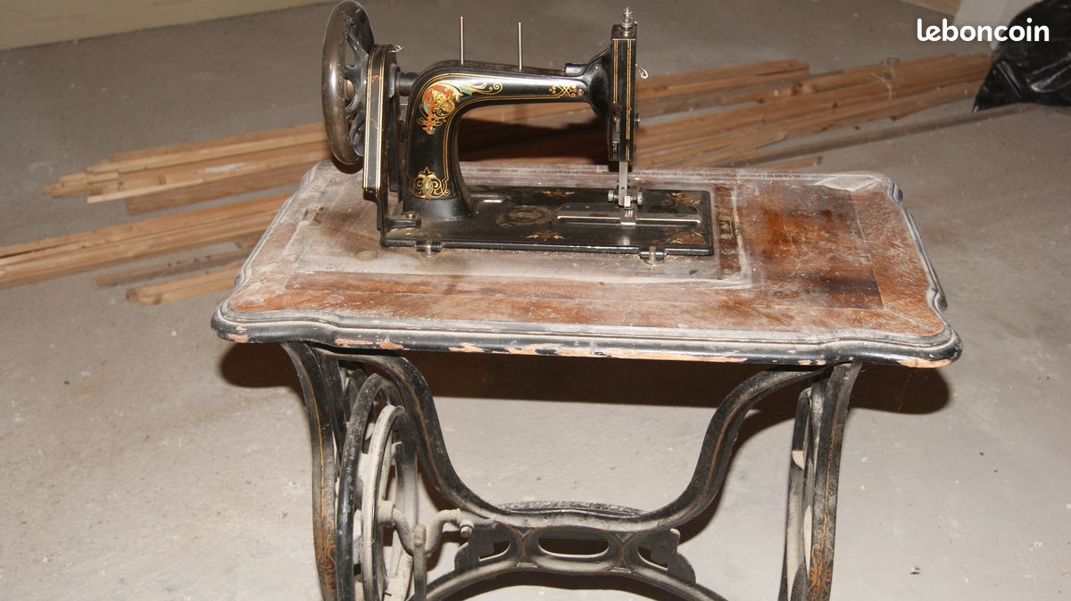 Machine à coudre vintage LA TRAVAILLEUSE (image 1)