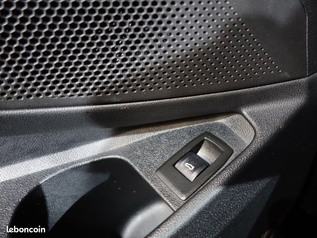 BMW SERIE 3 (G21) 318dA 150 CH Touring - Business Design BVA (image 30)